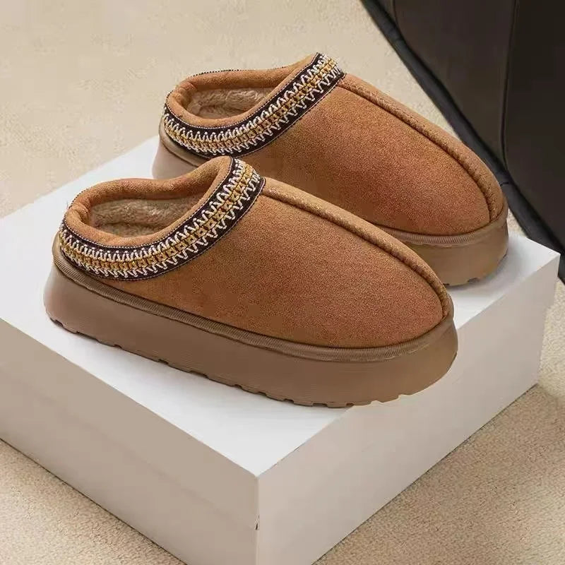 Flauschige Plateau-Hausschuhe 